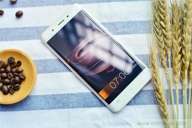 國產(chǎn)手機(jī)新標(biāo)桿-vivo Xplay5全面測評(píng)