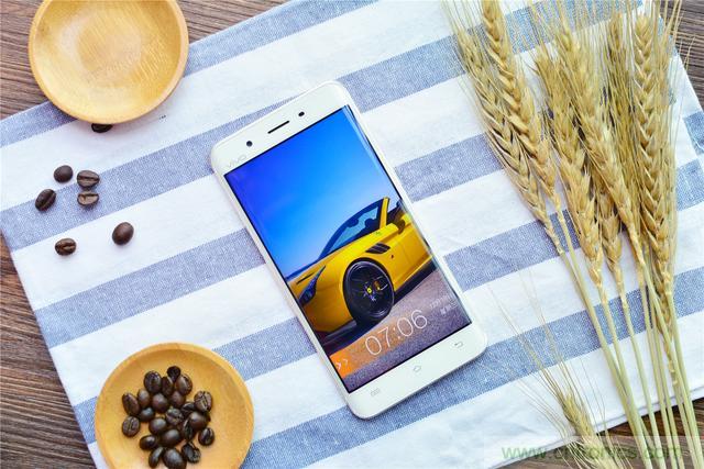 國產(chǎn)手機(jī)新標(biāo)桿-vivo Xplay5全面測評(píng)