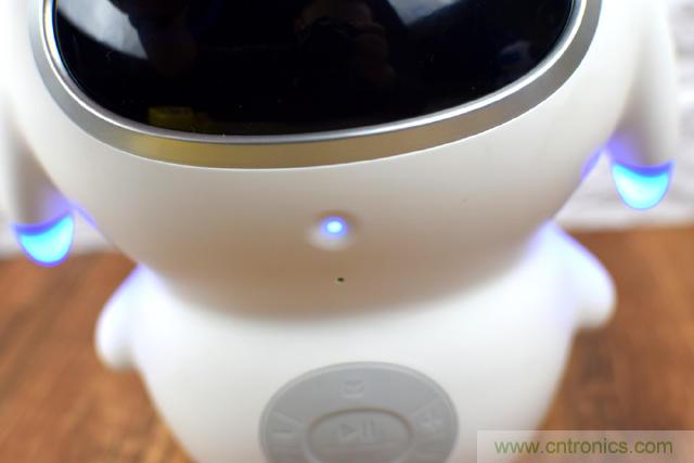 “爸爸再不陪我,我就長大了”——小騰機器人