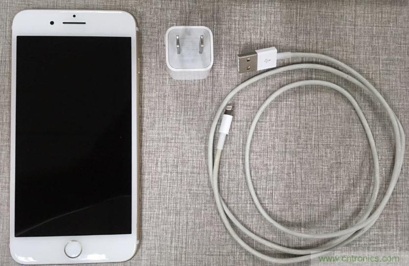 “瘋7”手機充電實測:為何沿用傳統充電模式?