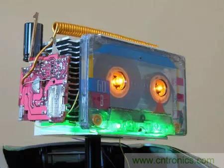 廢舊收音機如何變身成酷炫機器人?