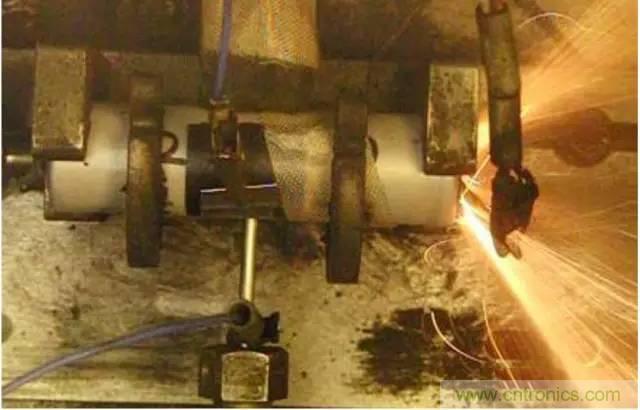 鋰離子電池安全測試解析:擠壓、針刺、短路