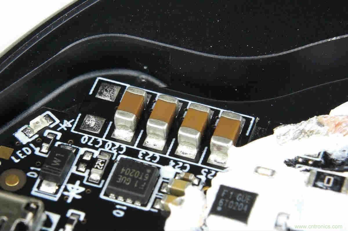 拆解對比:系出同門,小米、紫米無線充電器的差別有多大?