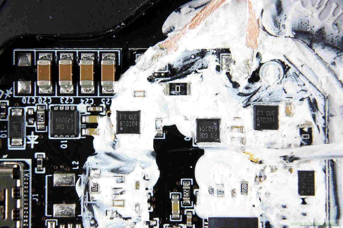 拆解對比:系出同門,小米、紫米無線充電器的差別有多大?