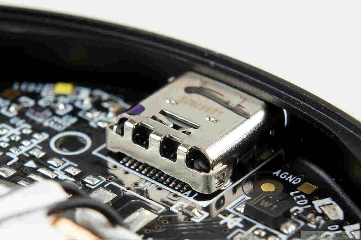 拆解對比:系出同門,小米、紫米無線充電器的差別有多大?