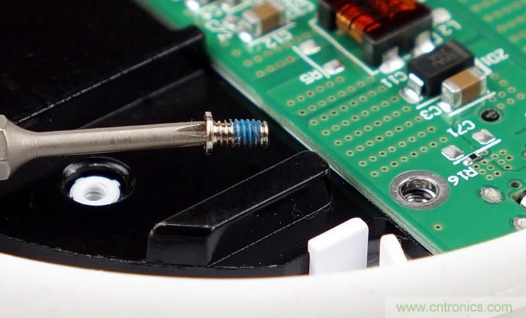 拆解對比:系出同門,小米、紫米無線充電器的差別有多大?