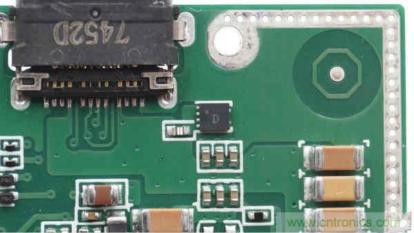 拆解華為保時捷設計快充無線充電器：憑啥能賣699？