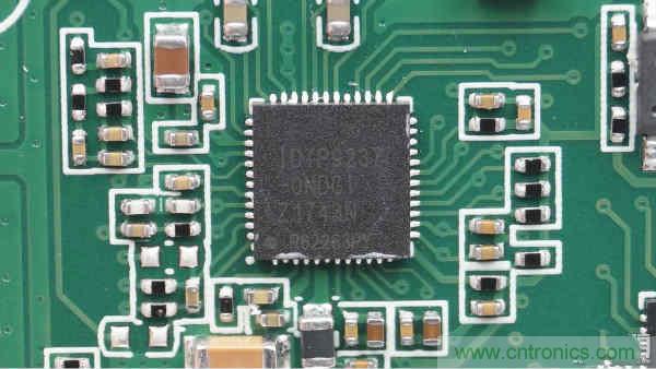 拆解華為保時捷設計快充無線充電器：憑啥能賣699？