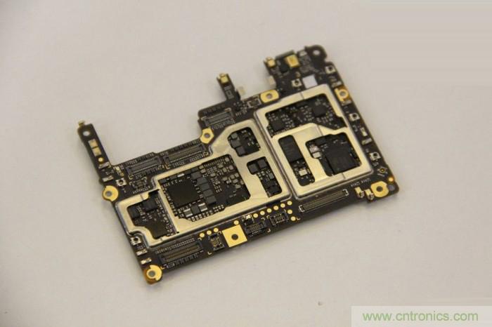 堅(jiān)果R1拆解：內(nèi)部設(shè)計(jì)究竟如何？