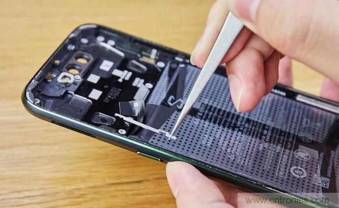 拆解黑鯊手機：多級直觸一體式液冷系統有什么門道？