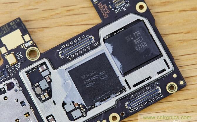 拆解黑鯊手機：多級直觸一體式液冷系統有什么門道？