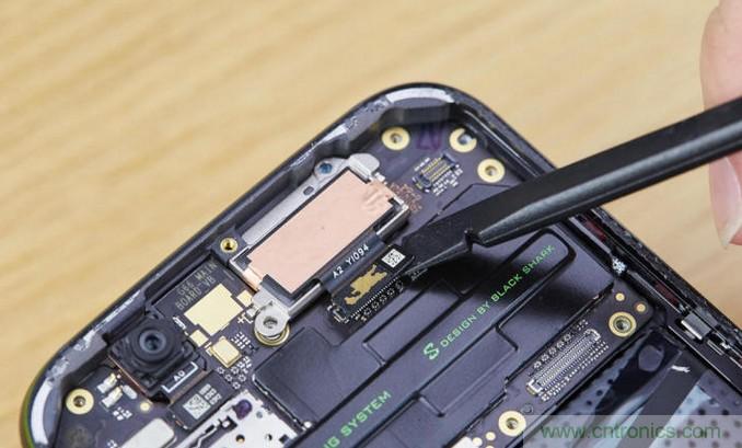 拆解黑鯊手機：多級直觸一體式液冷系統有什么門道？