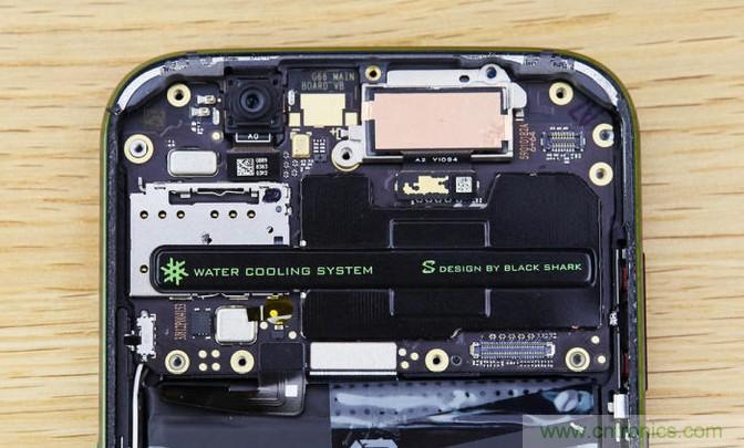 拆解黑鯊手機：多級直觸一體式液冷系統有什么門道？