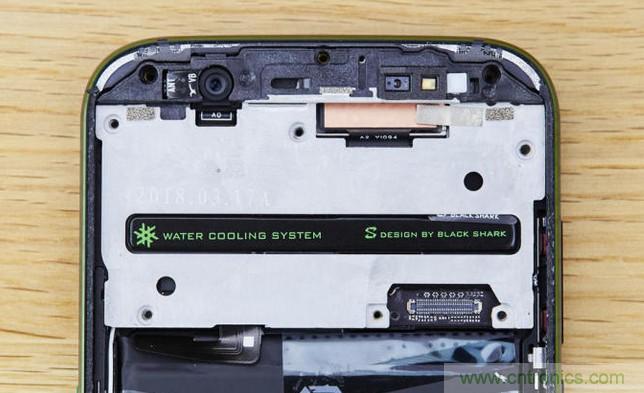 拆解黑鯊手機：多級直觸一體式液冷系統有什么門道？