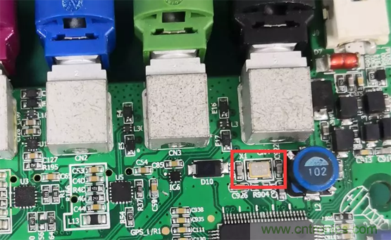 如何通過PCB布局設計來解決EMC問題？