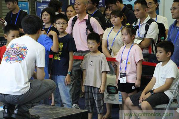 WAIE大戰&ldquo;利奇馬&rdquo;，3萬真粉如約駕臨&ldquo;WAIE 2019第四屆上海國際人工智能展覽會&rdquo;
