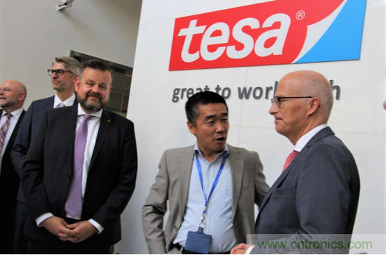 德國漢堡市長一行蒞臨德莎tesa參觀訪問 德國漢堡市長一行蒞臨德莎tesa參觀訪問